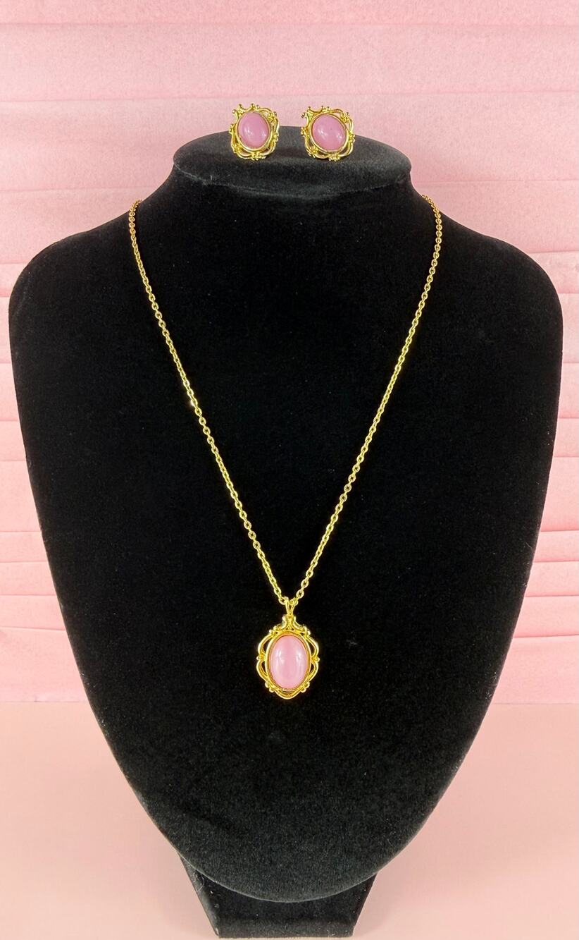 Vintage Gold Tone Victorian Style Pale Pink Oval Stone 24" Necklace Earring Set